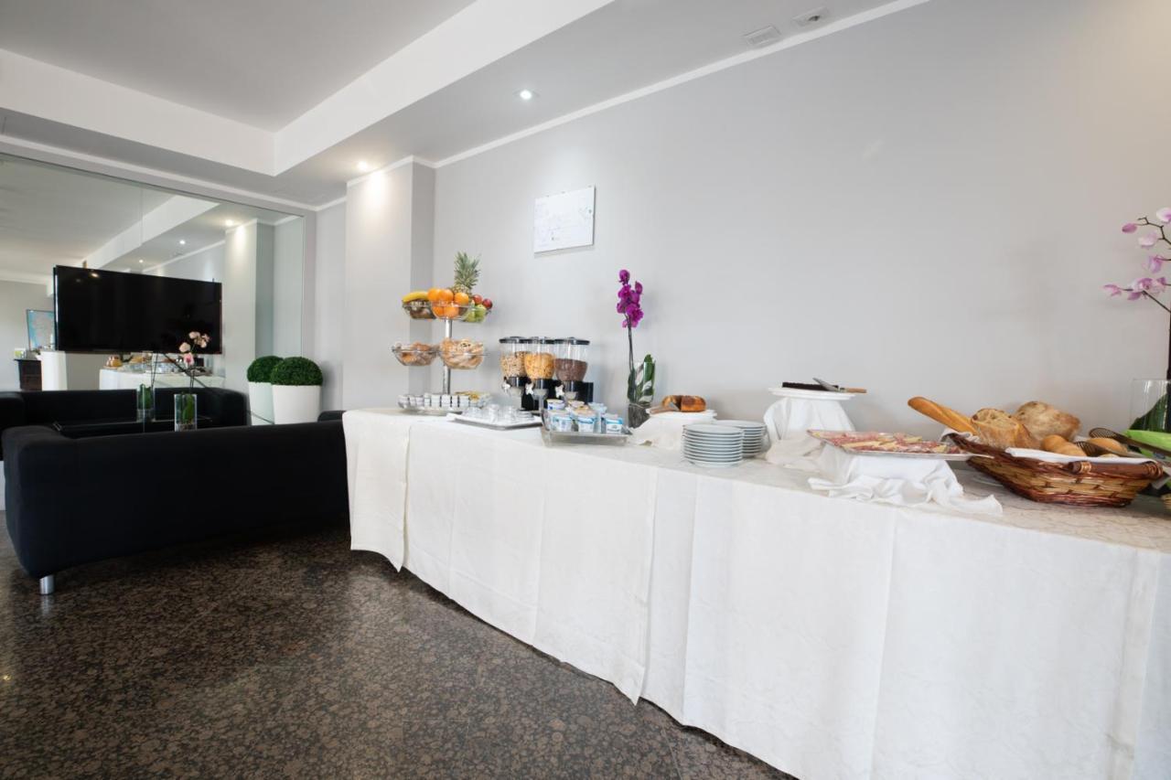 Hotel De Plam Ольбия Экстерьер фото