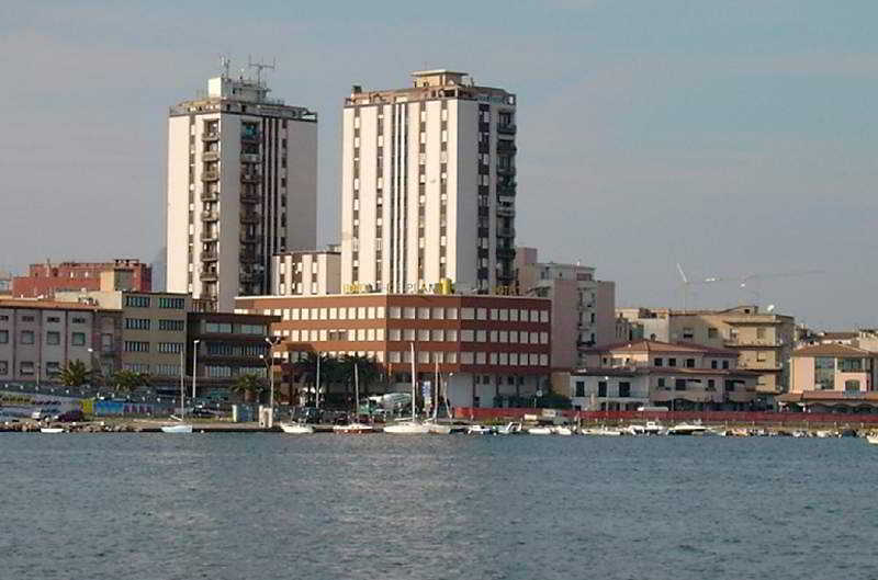 Hotel De Plam Ольбия Экстерьер фото